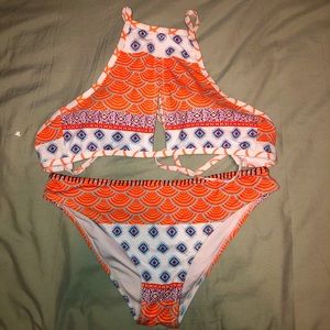 High-neck key hole Cupshe Bikini set!!